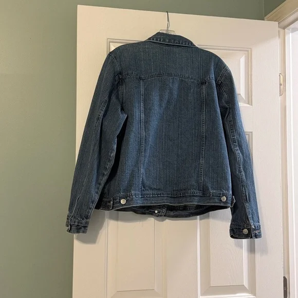 Classic Women's Blue Denim Jacket - Picture 2 of 6